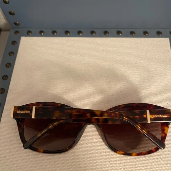Women Polaroid Tortoise Shell Sunglasses - Picture 3 of 8